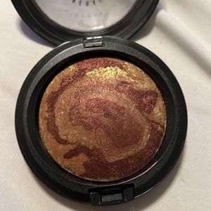MAC cosmetics LE MSF mineralize skinfinish in Earthshine
